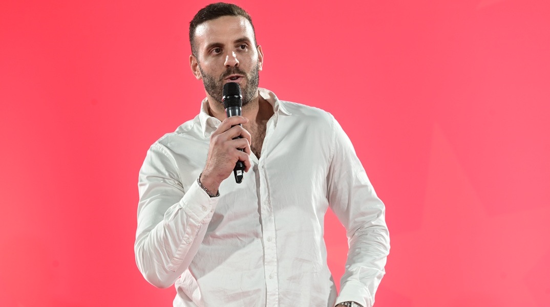 «Πώς να μη σε χτυπήσω έτσι όπως είσαι;» - Το επεισόδιο του ξυλοδαρμού του δημοσιογράφου από τον Νίκο Παππά