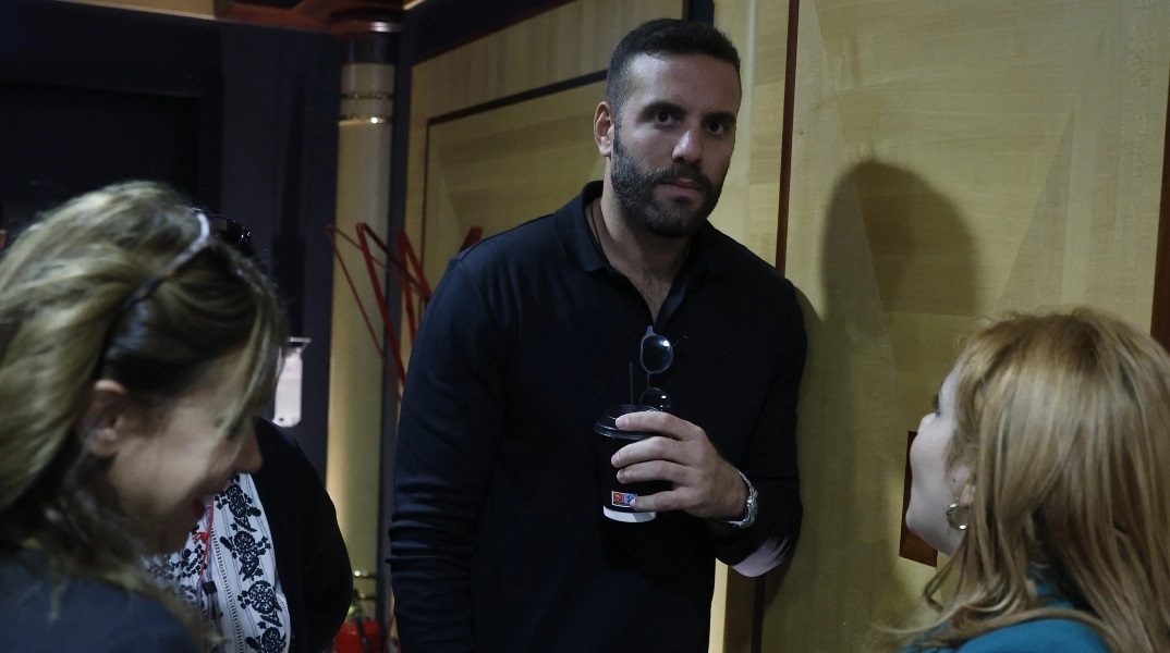 Το ΠΑΣΟΚ καταδικάζει τον ξυλοδαρμό του δημοσιογράφου Ν. Γιαννόπουλου από τον Νίκο Παππά