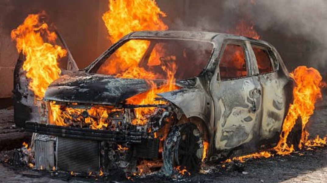 αυτκινητο καιγεται