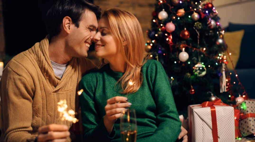 Κακοσμία στόματος στις γιορτές; Πώς λέμε «αντίο» πριν το φιλί κάτω από το γκι