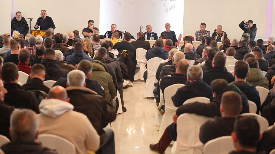 Νέο «όχι» των αγροτών στο διάλογο - Συνεχίζουν τις κινητοποιήσεις τους