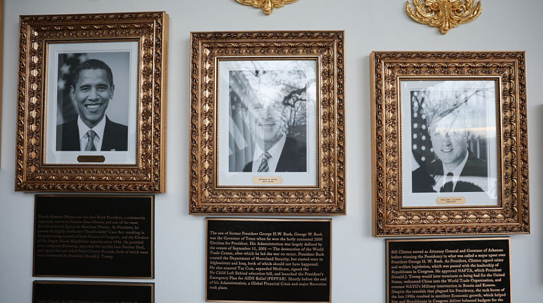 Ο Τραμπ έστησε «Walk of Fame» στον Λευκό Οίκο – με πλακέτες-επιθέσεις σε Μπάιντεν και Ομπάμα