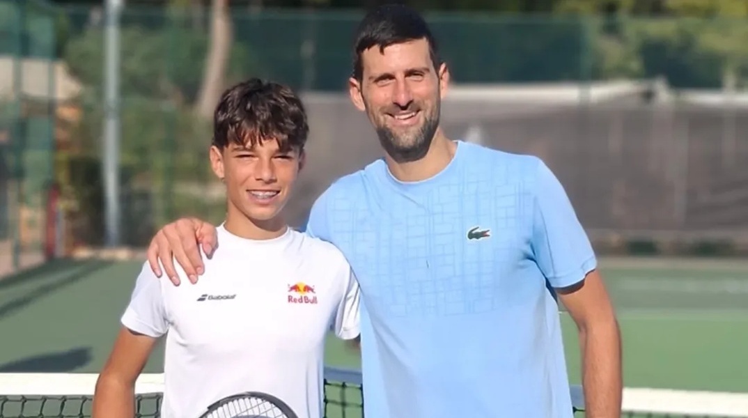 Ο Τζόκοβιτς αποθέωσε τον Ραφαήλ Παγώνη – «Θυμήσου την προπόνηση μας όταν πάρεις το πρώτο σου Grand Slam»