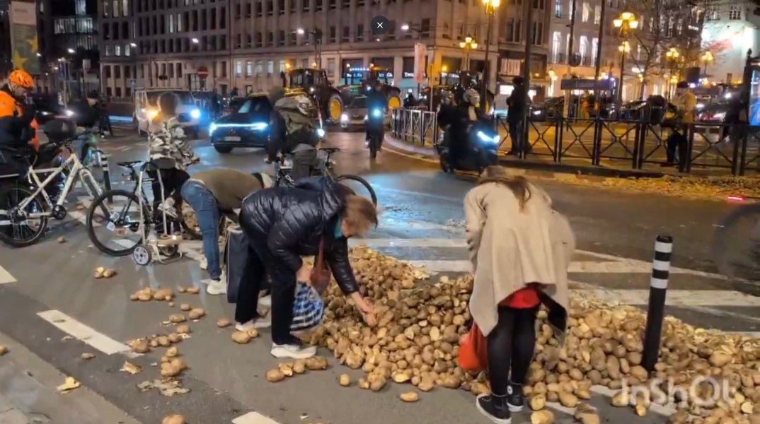 Πολίτες μάζευαν πατάτες από το δρόμο