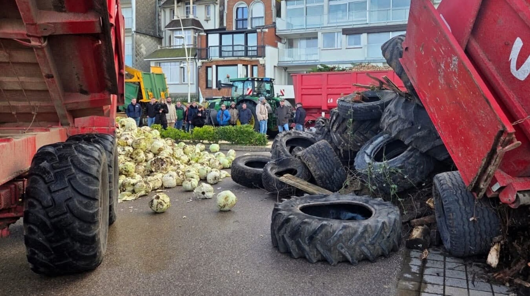 Επεισόδια έξω από το σπίτι του Μακρόν – Αγρότες πέταξαν κοπριές, λάχανα και λάστιχα