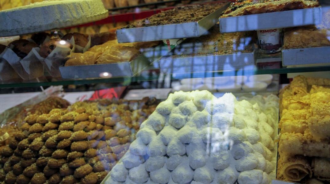 Μελομακάρονα και κουραμπιέδες