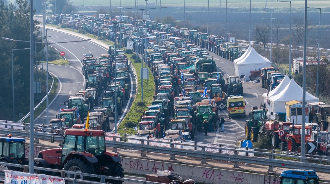 μπλοκο αγροτων, τρακτερ