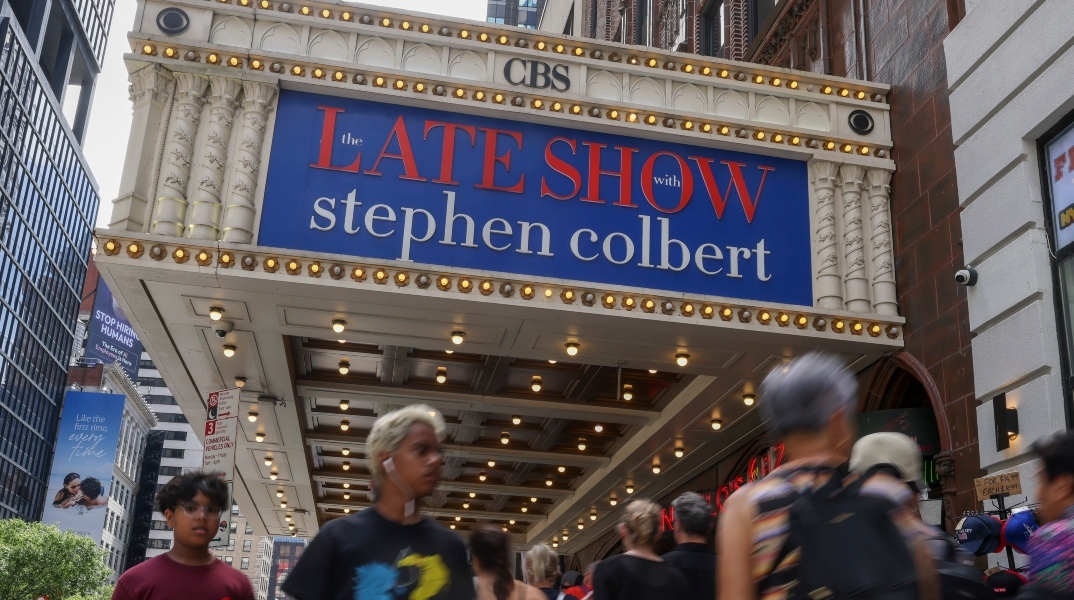 ΗΠΑ: Νέες εμπρηστικές επιθέσεις του Ντόναλντ Τραμπ κατά του Στίβεν Κολμπέρτ 