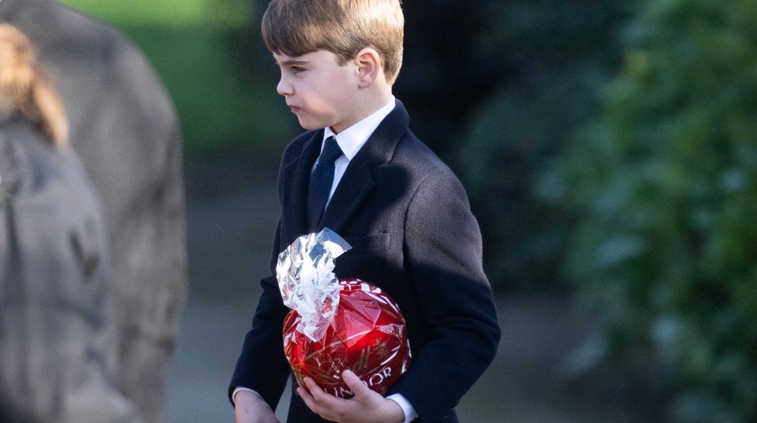 Ο πρίγκιπας Λούις έκλεψε (ξανά) τις εντυπώσεις - Άρπαξε το σοκολατένιο αυγό από τον Ουίλιαμ 