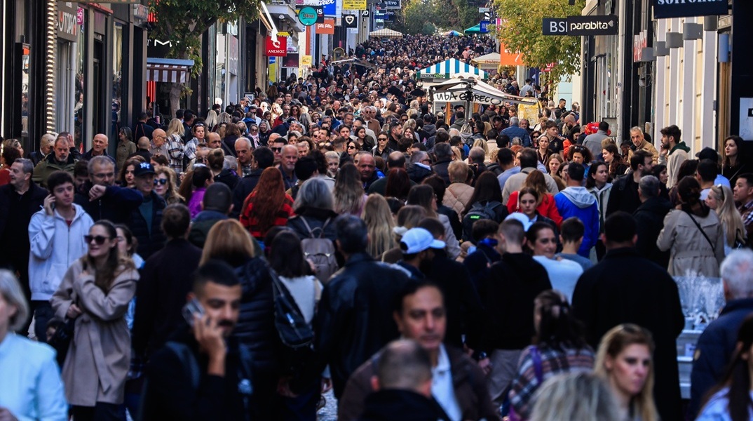Εορταστικό ωράριο: Πώς θα λειτουργήσουν καταστήματα την Κυριακή και τις τελευταίες ημέρες του 2025