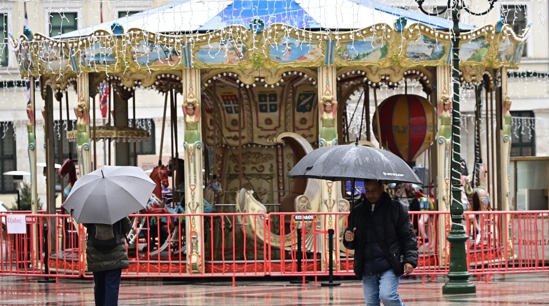 Καιρός, περαστικοι, βροχη