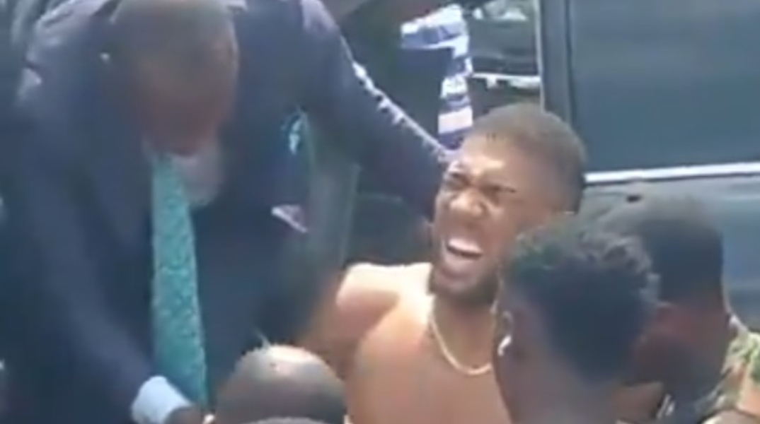 Νιγηρία: Τραυματίας σε τροχαίο ο διάσημος μποξέρ Άντονι Τζόσουα – Νεκροί δύο επιβάτες