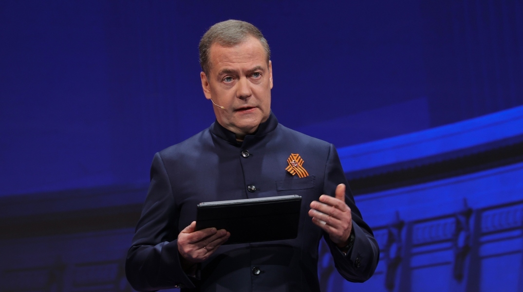 Απειλές Μεντβέντεφ προς Ζελένσκι