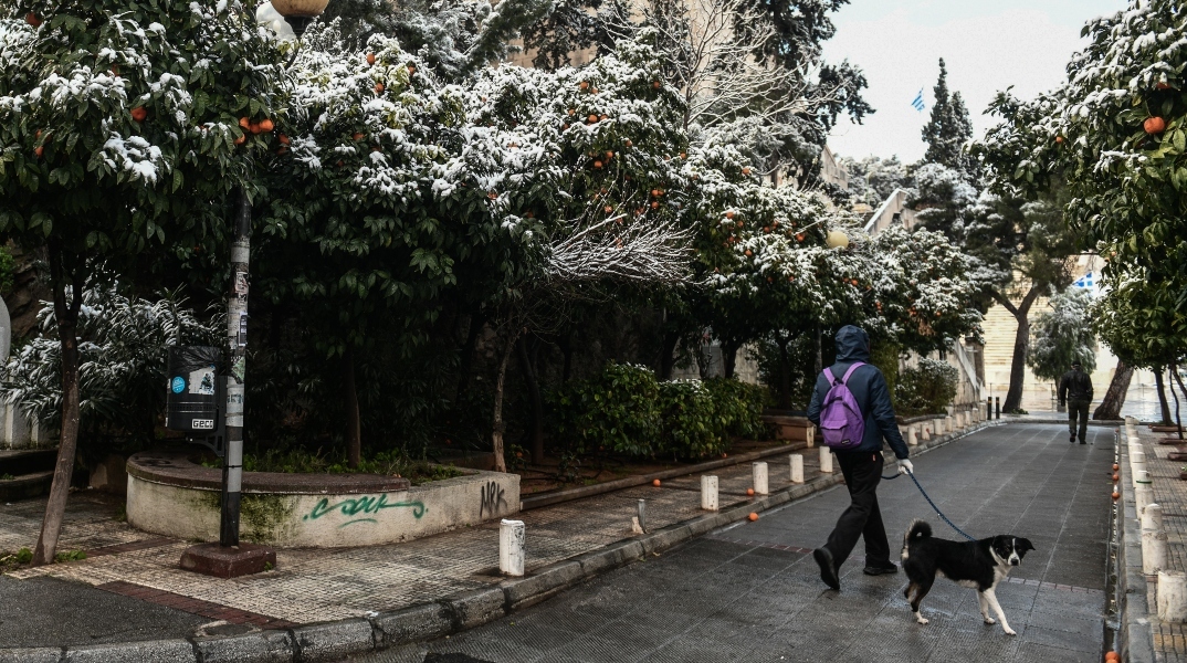 Χιονόπτωση στο κέντρο της Αθήνας