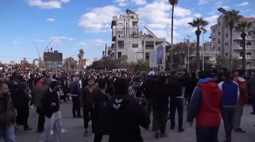 Συρία: Απαγόρευση της κυκλοφορίας στη Λαττάκεια μετά τα βίαια επεισόδια με έναν νεκρό