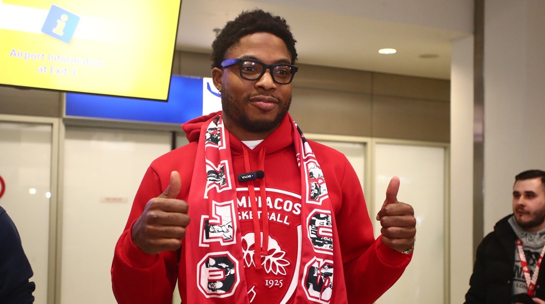 Υποδέχτηκε τον Ταϊρίκ Τζόουνς ο Ολυμπιακός – «Ήθελα να είμαι εδώ, είμαι ενθουσιασμένος»