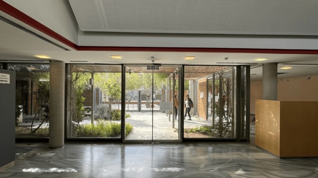 ΥΠΠΟ: Επανάχρηση δύο ακινήτων για την εξυπηρέτηση των επισκεπτών της Ακρόπολης