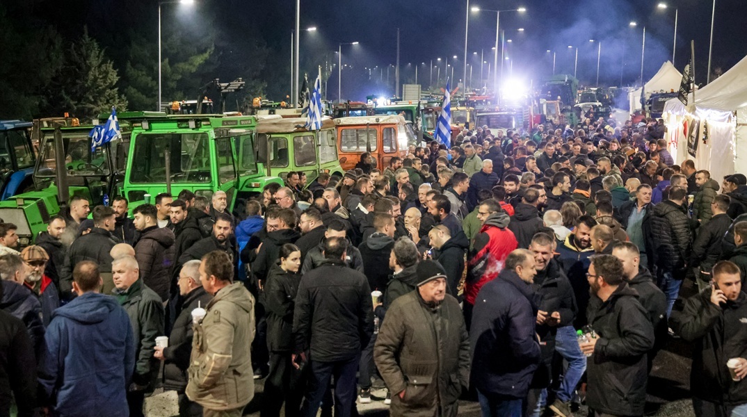 Κυβερνητικές πηγές σε αγρότες: Αν είστε όλοι μαζί θα συναντηθείτε με τον πρωθυπουργό 