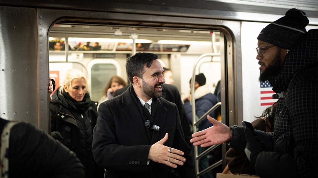 Ο Ζοχράν Μαμντάνι στο μετρό της Νέας Υόρκης © ΕΡΑ/