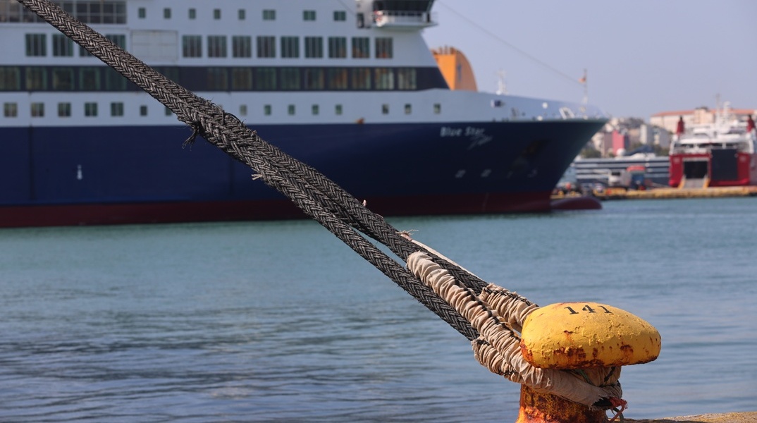 Πλοίο δεμένο στο λιμάνι