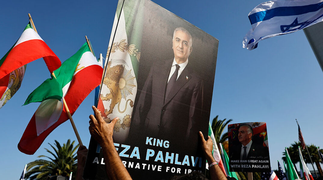 Ο εξόριστος διάδοχος επιστρέφει στο προσκήνιο: O Ρεζά Παχλαβί και το νέο πρόσωπο των διαδηλώσεων στο Ιράν
