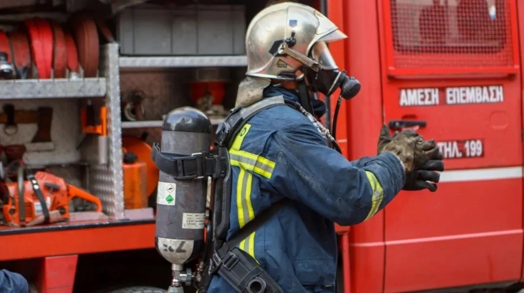 Φωτιά ξέσπασε το μεσημέρι της Δευτέρας (12/1) σε διαμέρισμα στο Ίλιον, επί της οδού Κισσάμου.