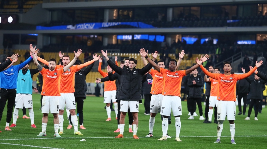 ποδοσφαιριστες πανυγηριζουν