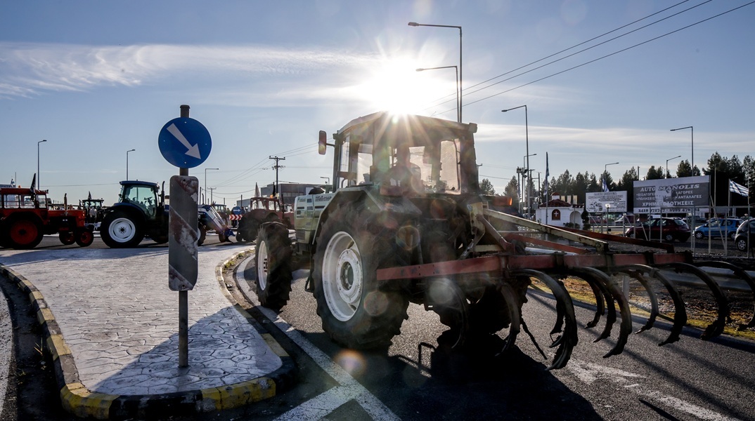 Κλειδώνει η συνάντηση Μητσοτάκη με τους «σκληρούς» των μπλόκων – Οι όροι της κυβέρνησης και η πιθανή ημερομηνία