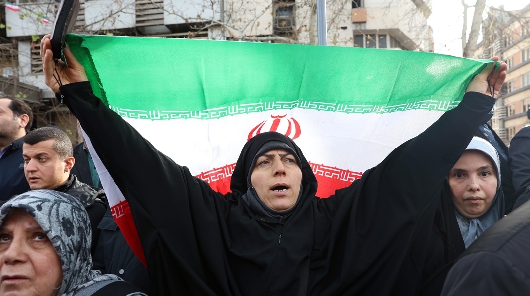 Εύθραυστη η κατάσταση στο Ιράν - Ο Τραμπ αφήνει τη στρατιωτική επιλογή στο τραπέζι