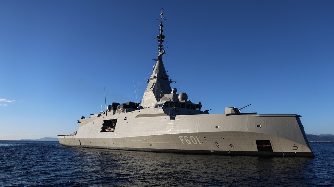 LIVE | Η Ελλάδα υποδέχεται τη φρεγάτα «Κίμων» - H ιστορική τελετή υποδοχής της πρώτης Belharra