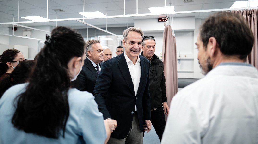 Επίσκεψη Μητσοτάκη στο ΓΝΑ «Κοργιαλένειο - Μπενάκειο» 