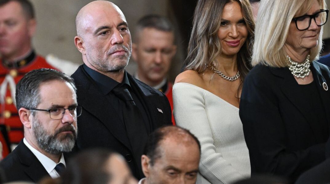 Ραγίζει η συμμαχία Τραμπ – Ρόγκαν: Ο πιο ισχυρός podcaster αρχίζει να αποστασιοποιείται