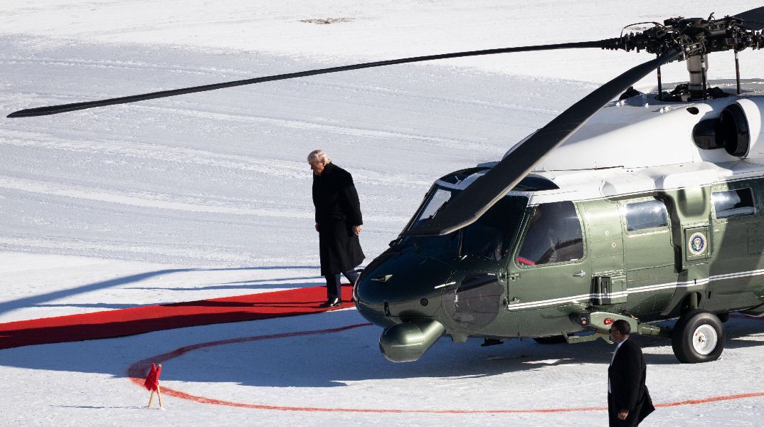 Ο Τραμπ αφίχθη στο Νταβός στη σκιά των απειλών για τη Γροιλανδία - Σε λίγη ώρα η ομιλία του