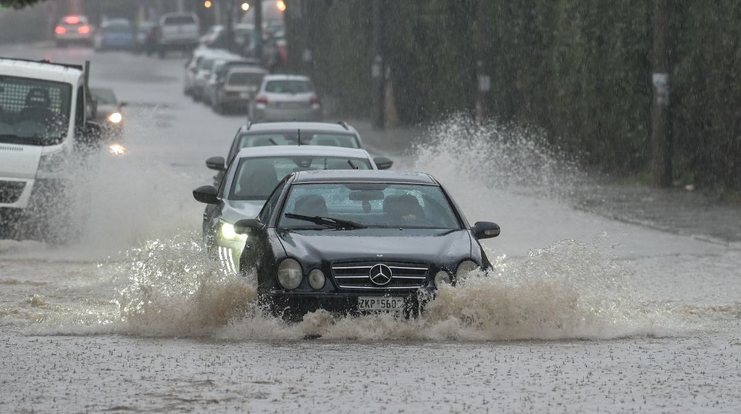 Στον κλοιό της κακοκαιρίας η χώρα: Πότε αναμένονται τα έντονα φαινόμενα και πού χρειάζεται προσοχή