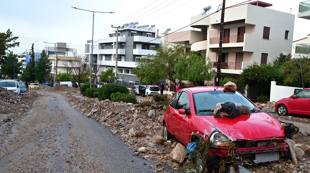Άνω Γλυφάδα: Η επόμενη ημέρα από το φονικό πέρασμα της κακοκαιρίας - Δείτε εικόνες