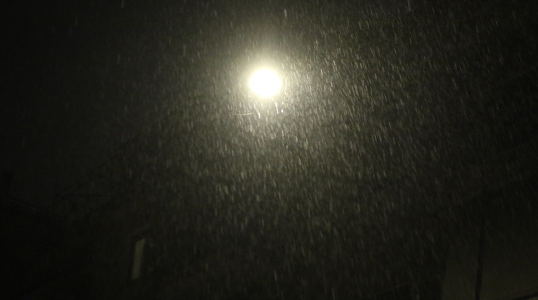 Βροχές, ίσως και καταιγίδες, στην Αττική τις επόμενες ώρες - Πώς θα εξελιχθούν τα καιρικά φαινόμενα