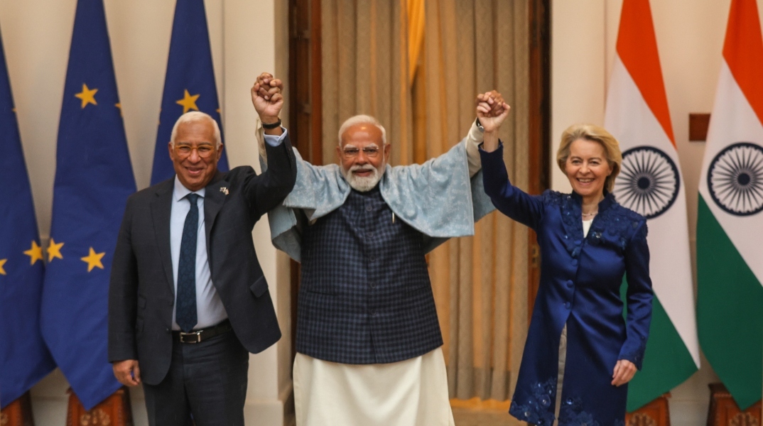 O Πρόεδρος του Ευρωπαϊκού Συμβουλίου, Αντόνιο Λουίς Σάντος ντα Κόστα, με τον Ινδό Πρωθυπουργό Ναρέντρα Μόντι και την Πρόεδρο της Ευρωπαϊκής Επιτροπής, Ούρσουλα φον ντερ Λάιεν
