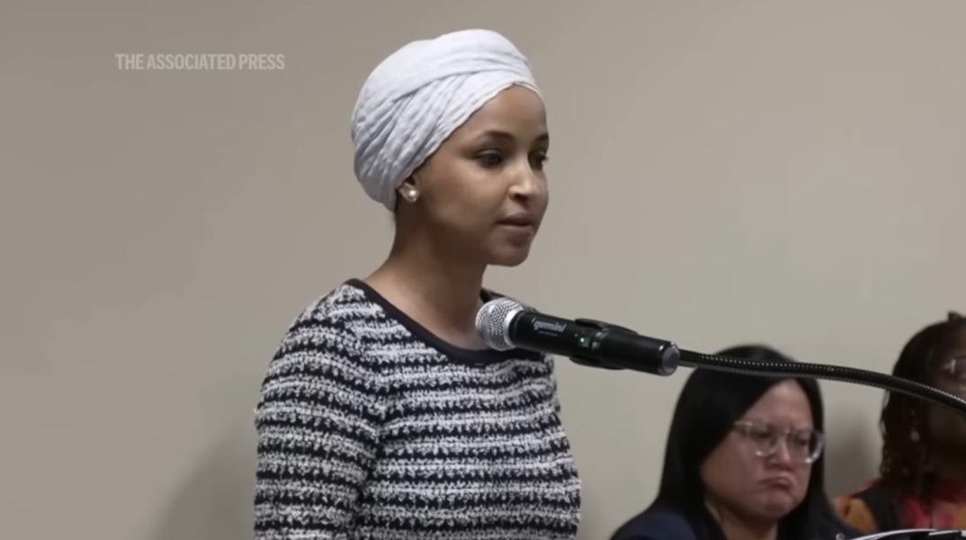 Επίθεση δέχτηκε η βουλευτής των Δημοκρατικών, Ιλχάν Ομάρ