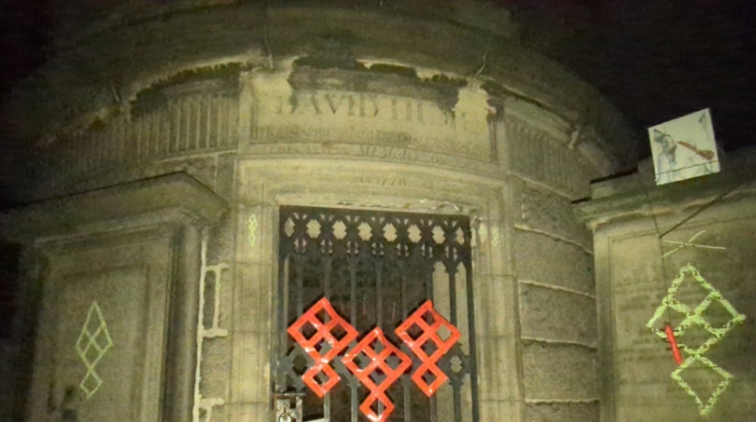 Ο τάφος του φιλοσόφου Ντέιβιντ Χιουμ στο Εδιμβούργο