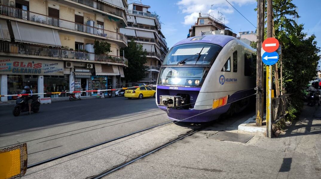 Συρμός του προαστιακού σιδηροδρόμου