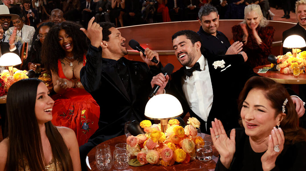 Αμήχανη στιγμή Bad Bunny – Lady Gaga στα Grammy: έγινε viral ένα απρόσμενο τετ α τετ