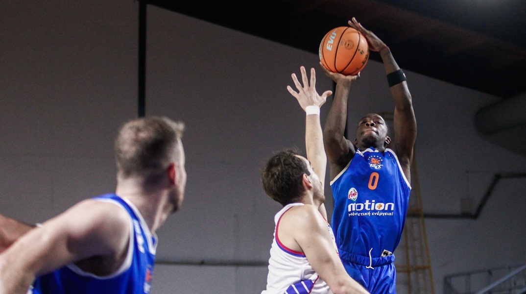 «Ακολούθησα το GPS» - Tι λέει ο μπασκετμπολίστας που συνελήφθη να οδηγεί πάνω στις γραμμές του τρένου στην Ιερά Οδό