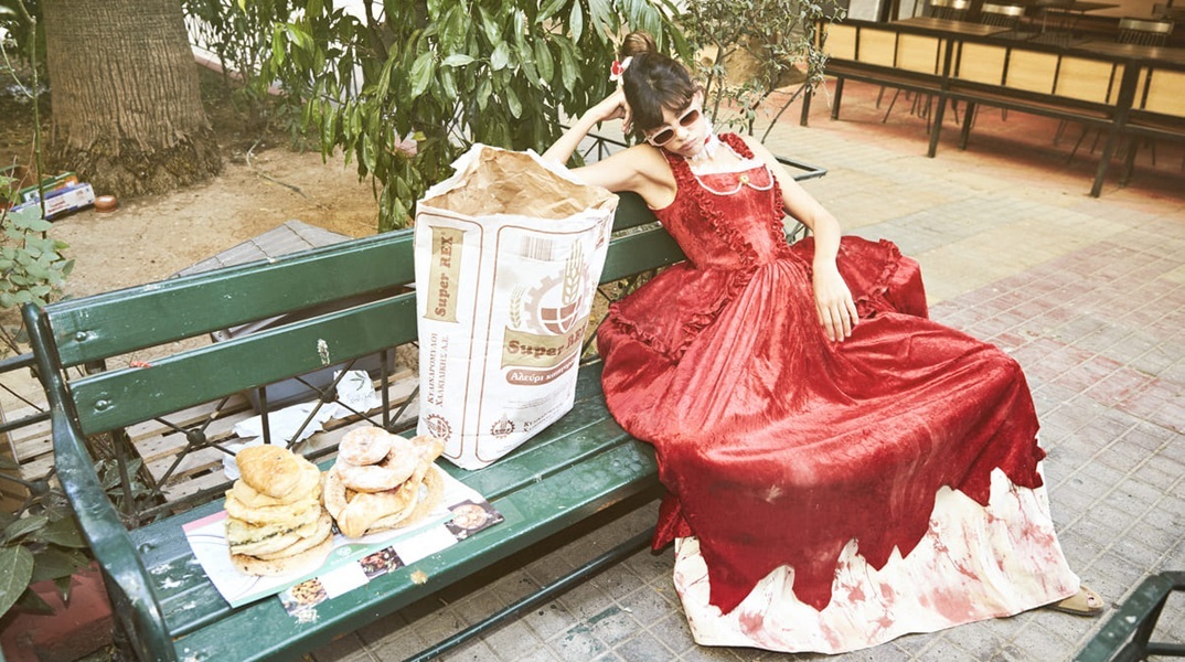 «Μαρί Αντουανέτ - Η ασφυξία του πούπουλου όταν πέφτει»