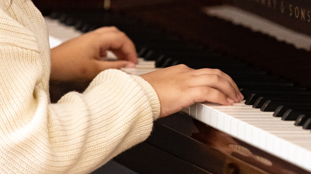 Νέοι Δημιουργοί στο Μουσείο: Σύνδεση και Συναισθήματα