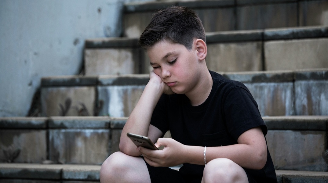 Reuters: Προς απαγόρευση τα social media στην Ελλάδα για παιδιά κάτω των 15 ετών