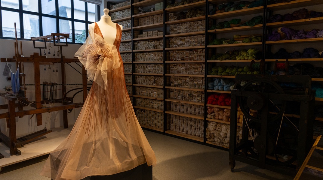 «Νημάτων ένδυμα», NΗ.Μ.Α.