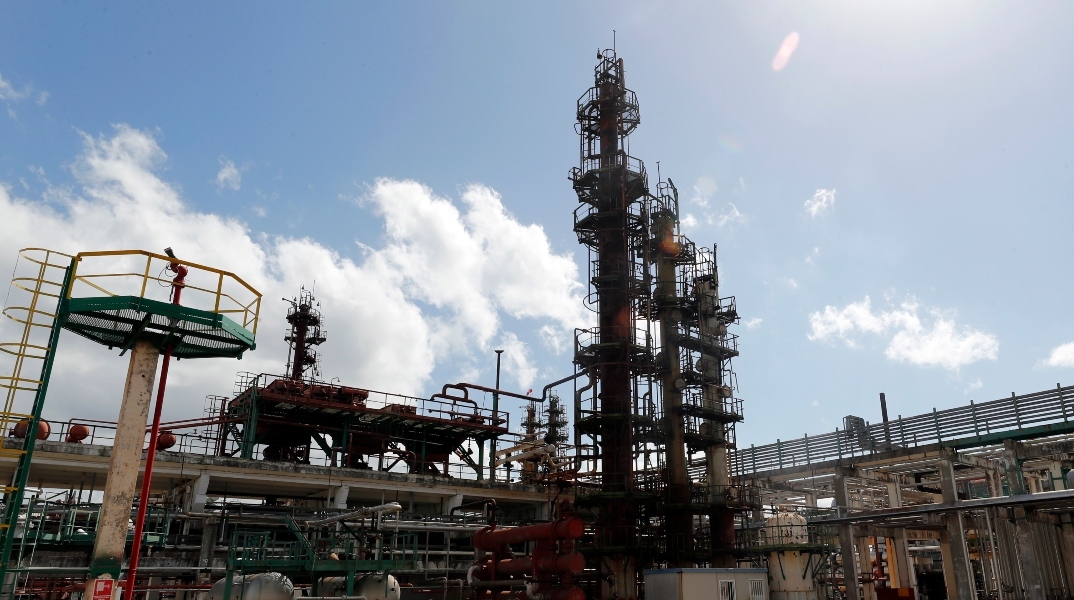 Διυλιστήριο πετρελαίου στην πόλη Σιενφουέγος της Κούβας