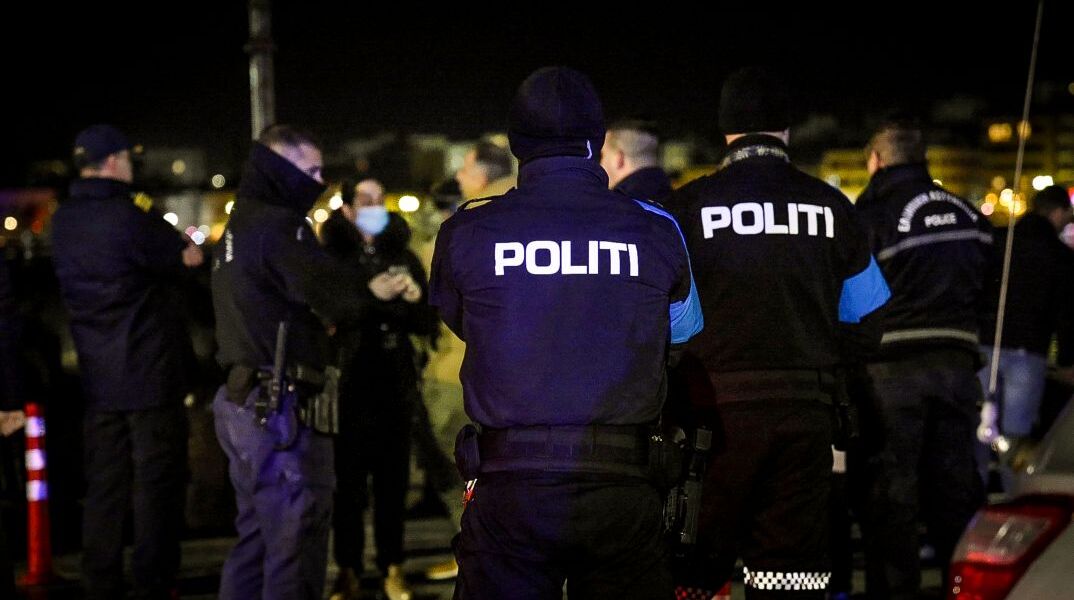 Αστυνομικοί και λιμενικοί στο λιμάνι της Χίου