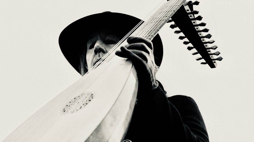 O Γιόζεφ βαν Βίσσεμ παρουσιάζει ζωντανά το πρωτότυπο soundtrack για την κλασική ταινία «The Cabinet of Dr. Caligari»