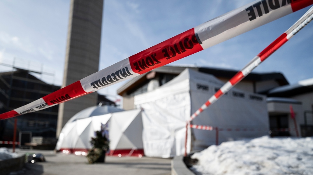 Κραν Μοντανά: Στις φλόγες το μνημείο αφιερωμένο στα θύματα της πυρκαγιάς